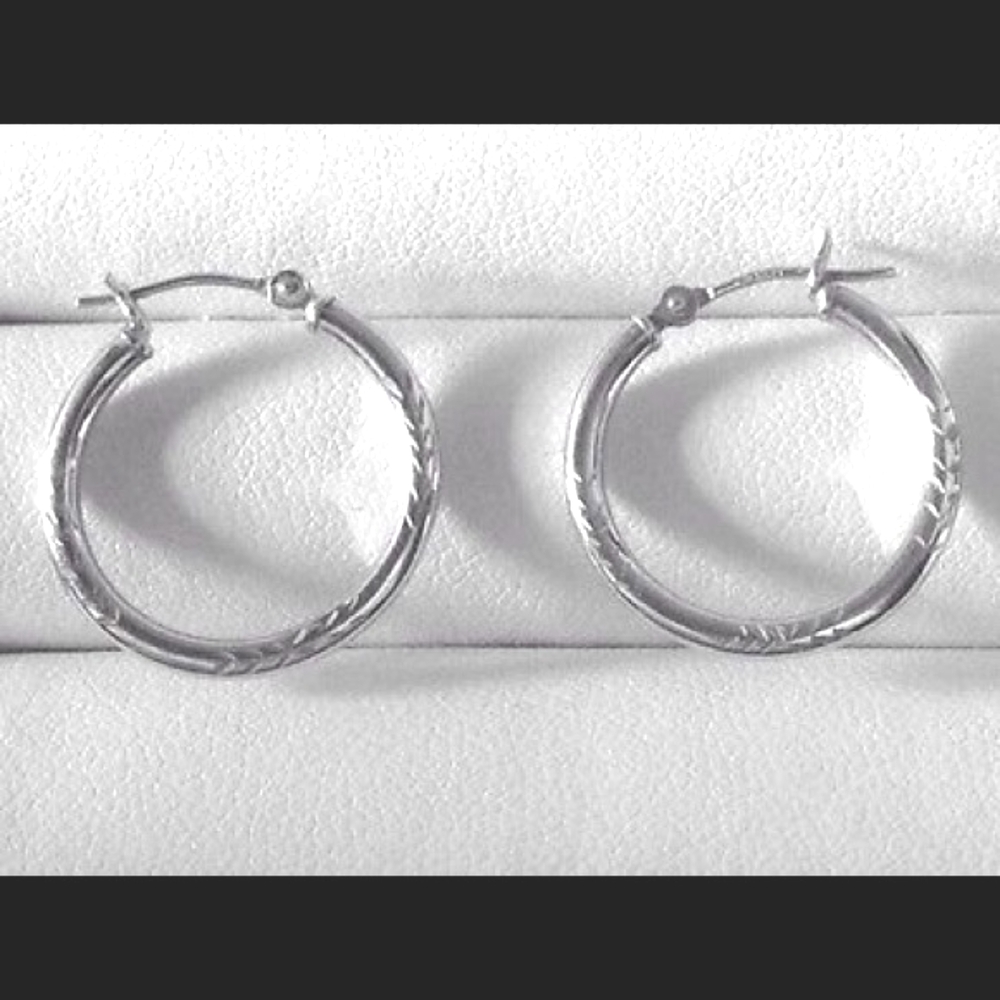 14K White Gold Round Hoop Earrings Diamond Cut